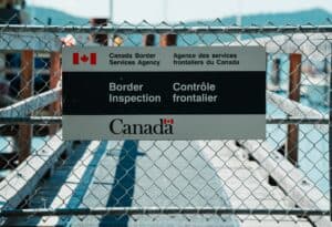 Sign on the U.S.-Canadian border showing an inspection point run by the Canada Border Services Agency. The sign is written in both English and French.